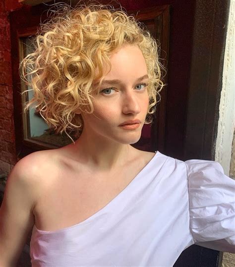 Emmy Winner Julia Garner Nude And Sexy (60 Photos And Videos)